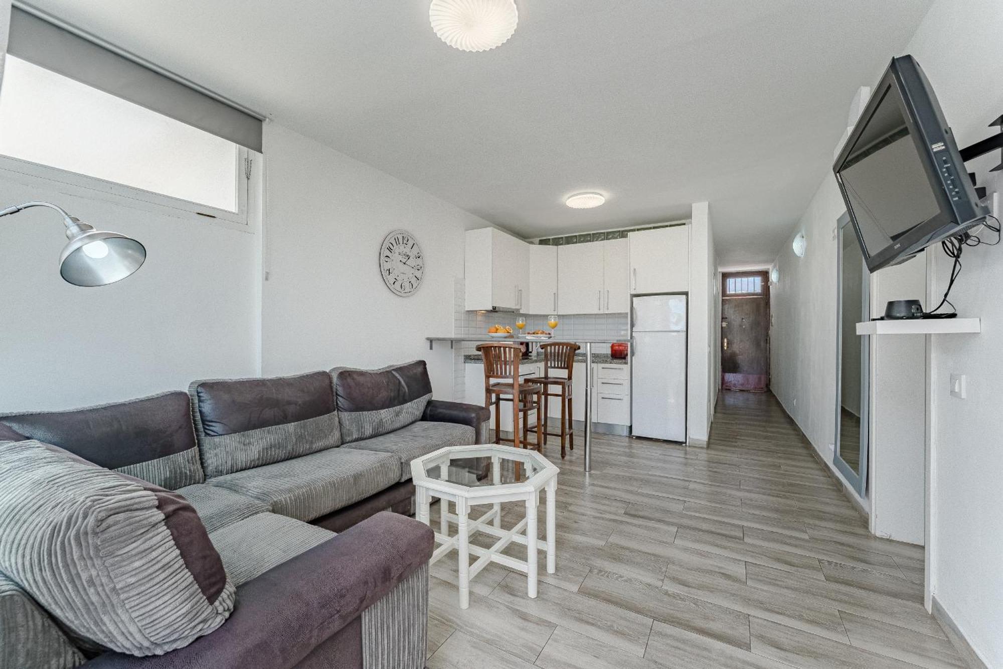 Primavera Tranquil Retreat 2-Bedroom Apartment With Balcony, Garden View & Fiber Wifi Arona Kültér fotó